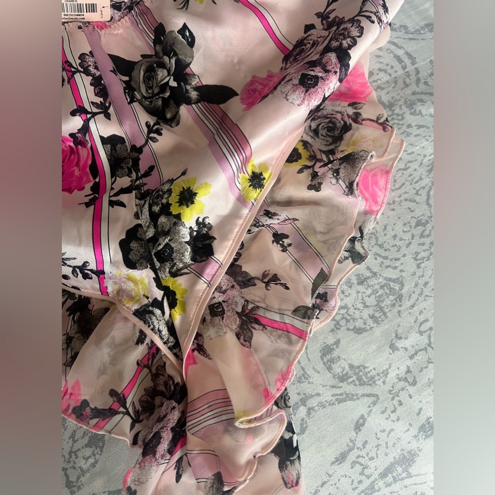 Victoria Secret Short Intimates/Sleep Wear - Picture 5 of 5